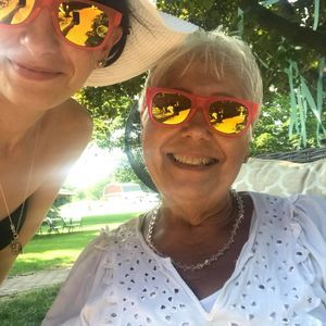 Meet your Posher, April